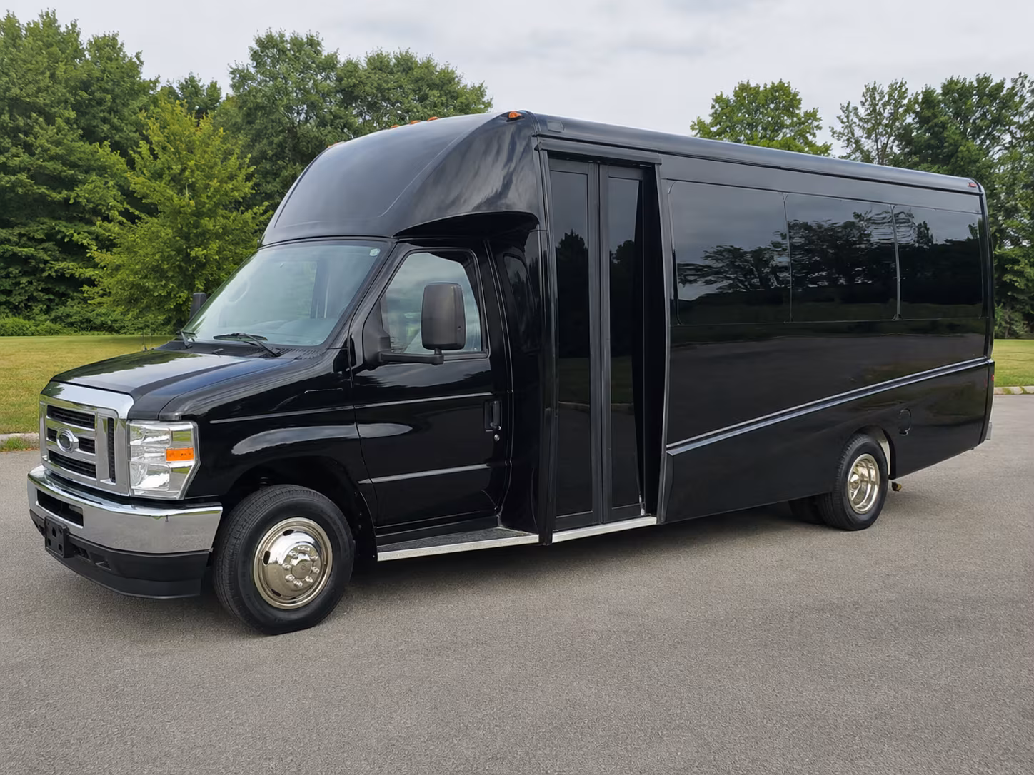 charter buses for large yakima prom groups and school shuttles