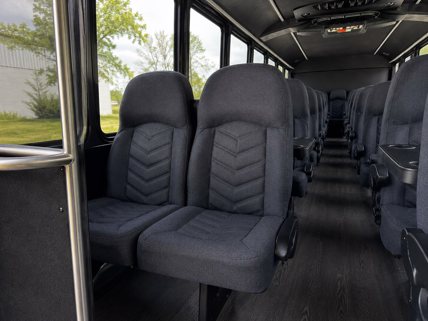 shuttle buses for yakima wedding guests between hotels and venues