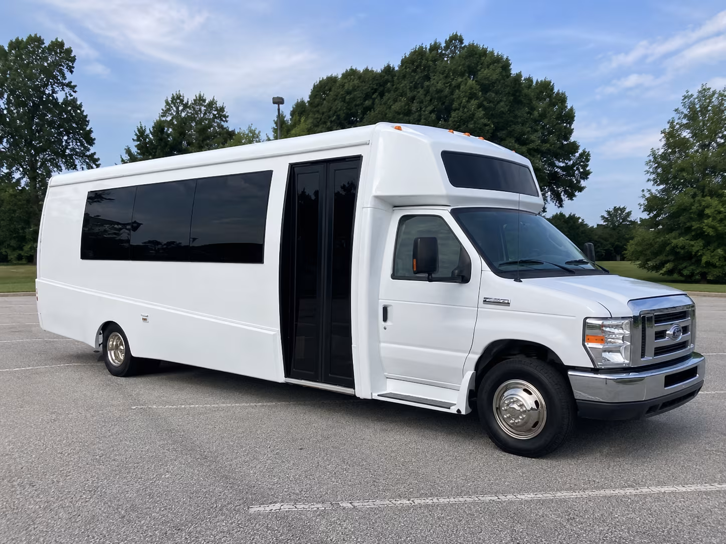 yakima 18 passenger party bus
