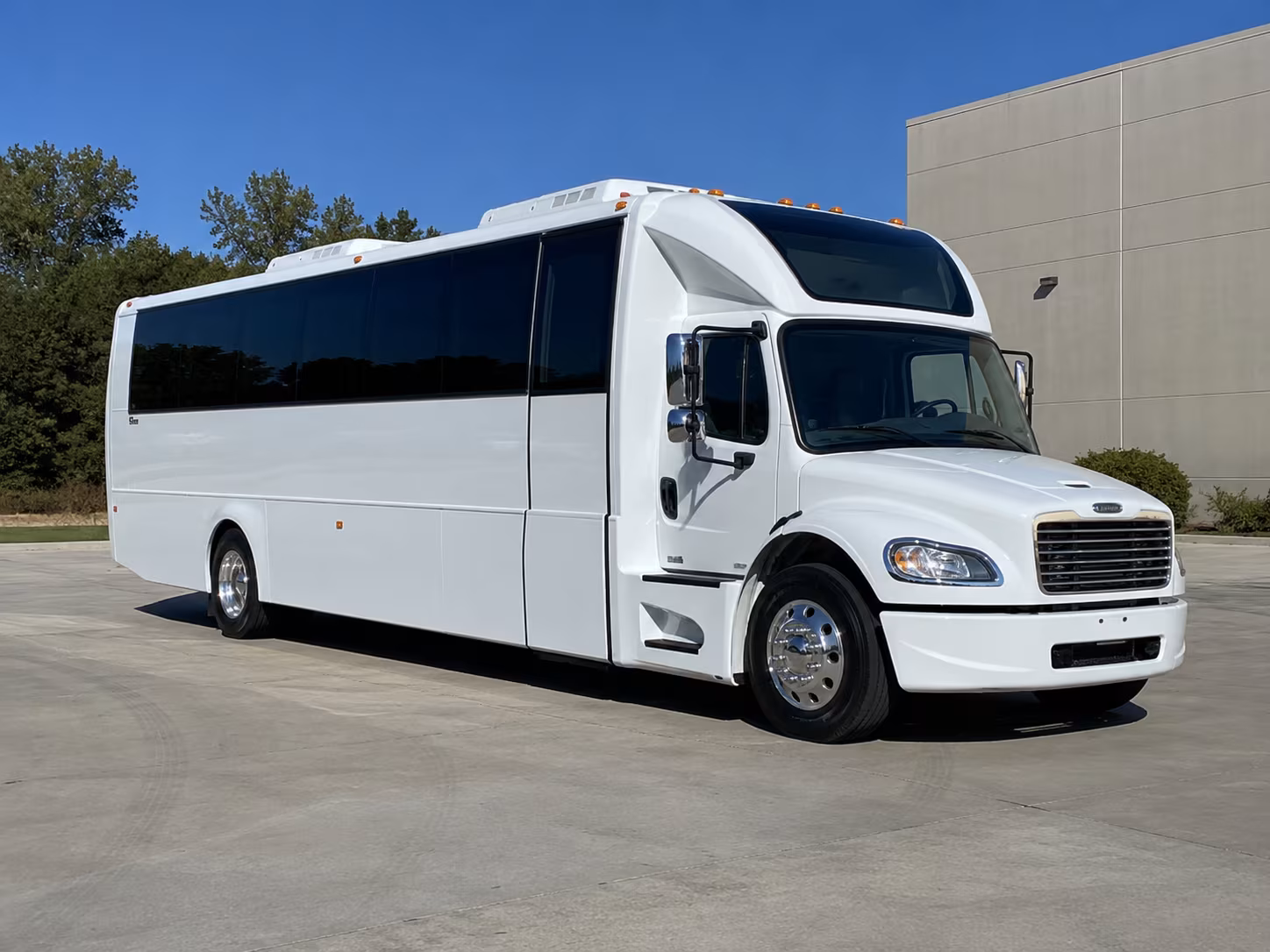 yakima 28 passenger party bus