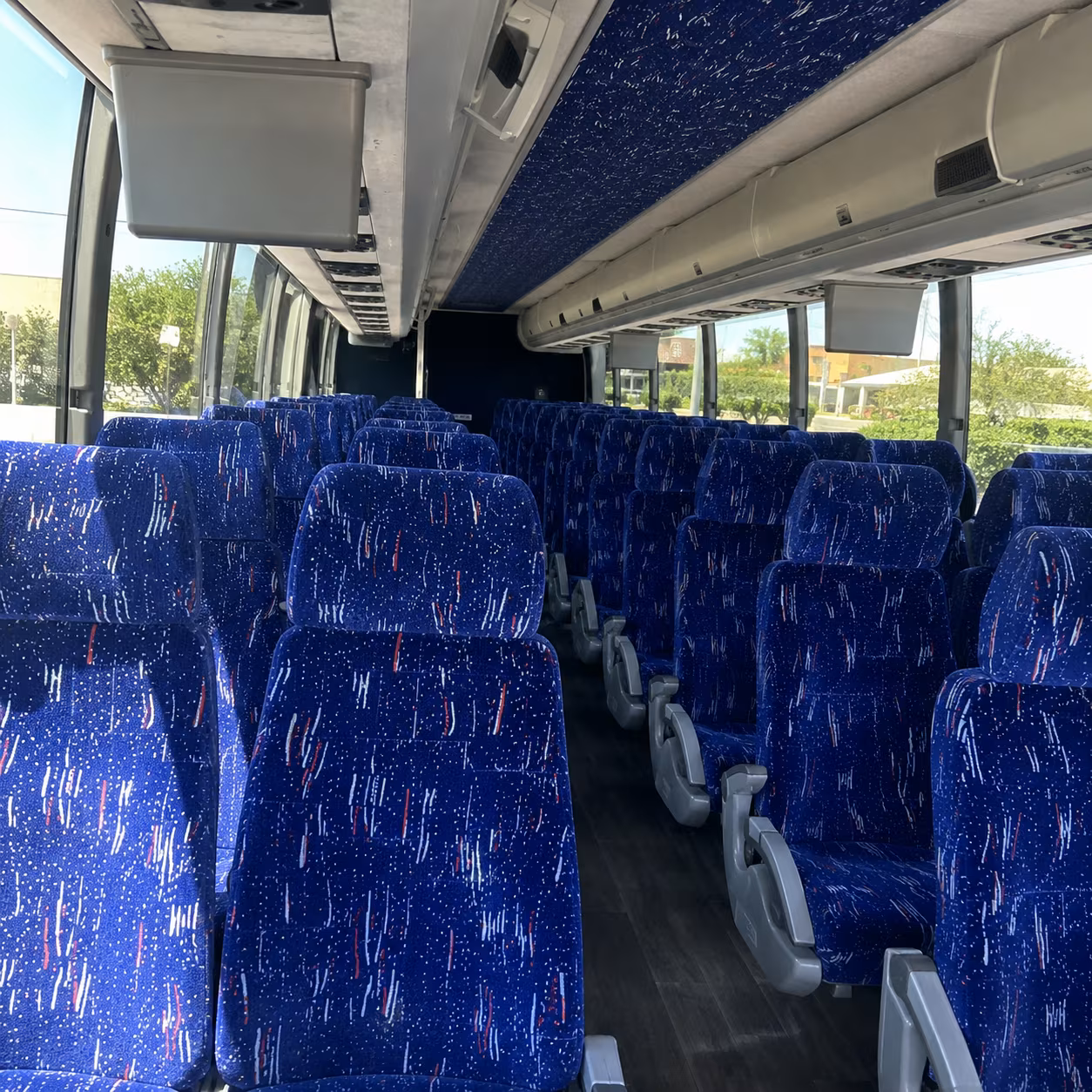 yakima charter bus rentals for long distance trips to seattle and the puget sound